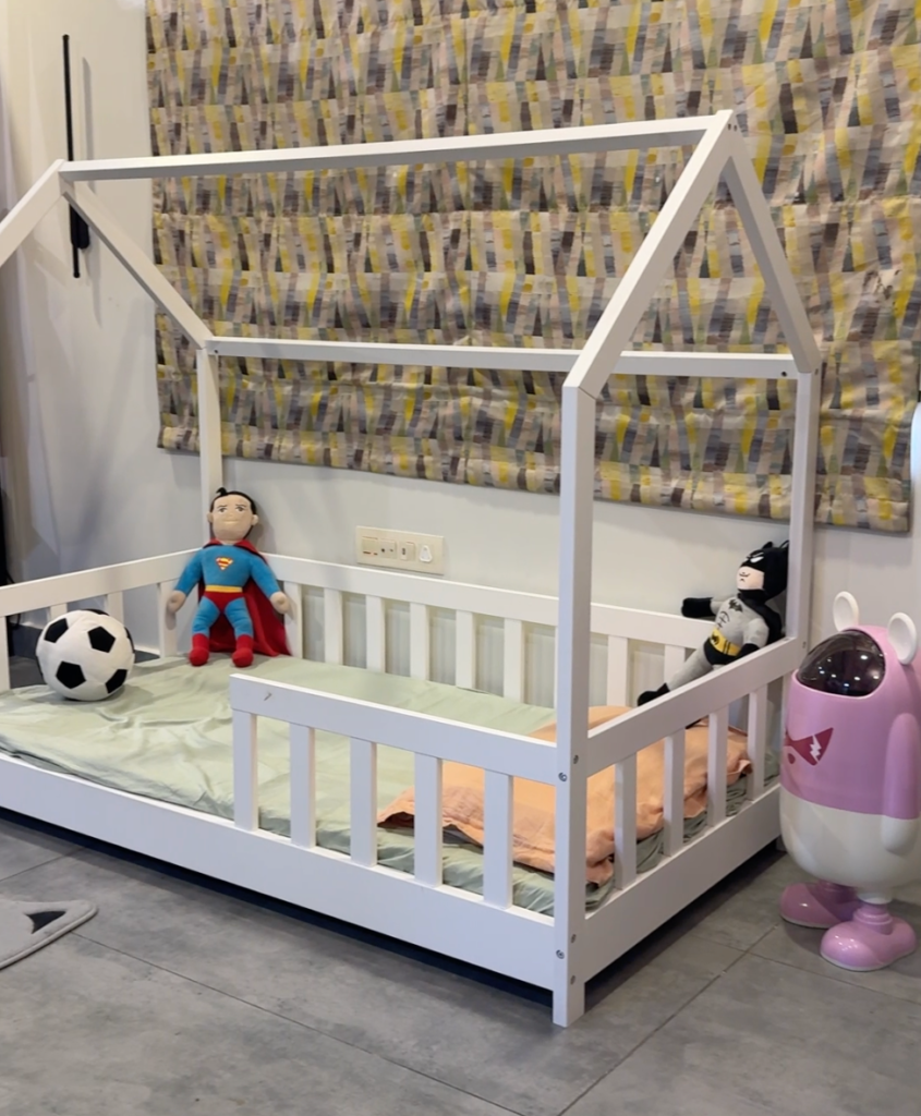 DYKU house-shaped kids bed